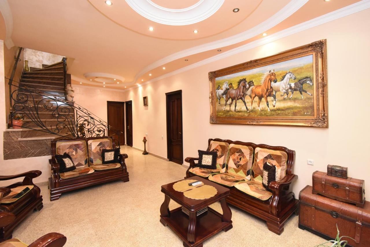 Guest House 耶烈万 外观 照片